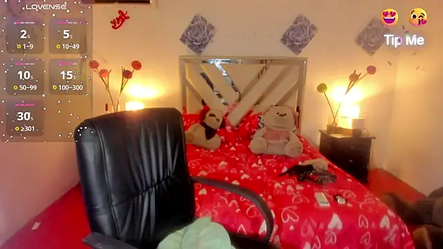 Snapshot of Miagrace chatting on 11.28.25 Miagrace online show from 11.28.25