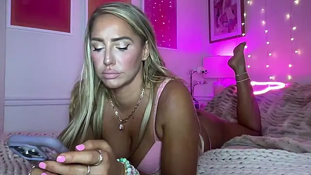 Snapshot of Fitnessbabe69 chatting on 01.18.26 Fitnessbabe69 online show from 01.18.26