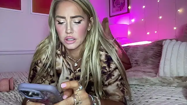 Snapshot of Fitnessbabe69 chatting on 02.05.26 Fitnessbabe69 online show from 02.05.26