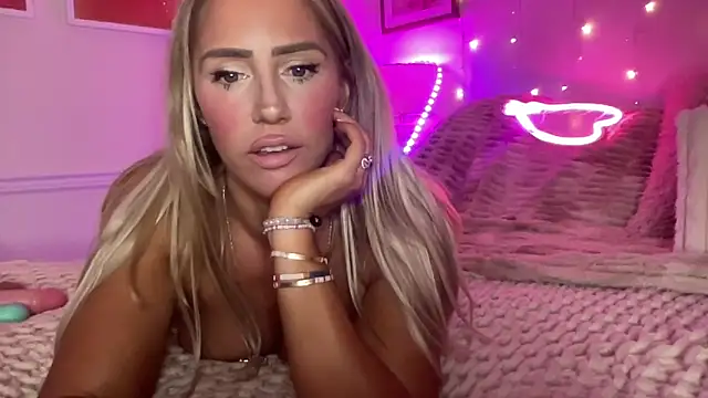 Snapshot of Fitnessbabe69 chatting on 02.22.26 Fitnessbabe69 online show from 02.22.26